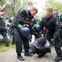 Demonstracijoms plintant po Europą, Berlyno policija išvaikė propalestinietiškus studentus