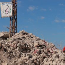 Septynių asmenų sirų šeima, išgyvenusi žemės drebėjimą, žuvo gaisre