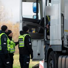 Policininkai pričiupo vienuolika neblaivių krovininių automobilių vairuotojų