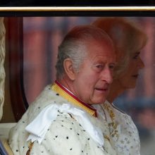 Karalius Charlesas III ir karalienė Camilla išvyko iš Bakingamo rūmų į karūnaciją