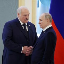 A. Lukašenkai po vizito Maskvoje – griežtas lovos režimas: nustatyta infekcija?