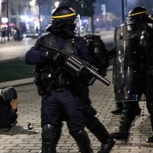 Prancūzijoje priimta pensijų reforma: protestai, degančios šiukšlės ir areštai