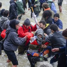 Prie Graikijos krantų nuskendus migrantų laivui išgelbėti 42 žmonės, trys dingo be žinios