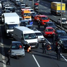 Vokietijos klimato aktyvistai bandė sustabdyti eismą Berlyne