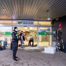 Naktį į Vaišvydavą lėkė pareigūnai: pranešta apie išplėštą bankomatą 
