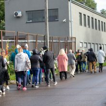 Smarvę kenčiantys gyventojai rinkosi laidoti įmonę: tikisi, kad ji bus uždaryta