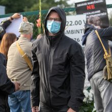 Smarvę kenčiantys gyventojai rinkosi laidoti įmonę: tikisi, kad ji bus uždaryta