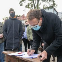 Aistros dėl griaunamo namo Žaliakalnyje: žmonės renka parašus, prakalbo ir savininkas