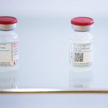 Centriniame pašte pradėti skiepijimai: kauniečiams skirta naujoji „Moderna“ vakcina
