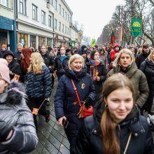 Šventiškoje Kovo 11-osios eisenoje Kauno moksleiviai linkėjo neprarasti vienybės