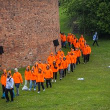 Kauno pilies papėdėje – kvapą gniaužiantis akrobatinis pasirodymas