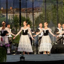 Kauno pilies papėdėje kauniečius subūrė operetė ir „Tautiška giesmė“ <span style=color:red;>(vaizdo įrašas)</span>