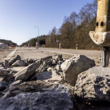 Įsibėgėja kelio Molėtai–Utena rekonstrukcija: išardyta 15 tūkst. tonų senos kelio dangos  