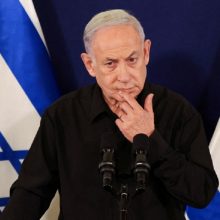 B. Netanyahu tarsis su ministrais dėl TTT nurodymo nutraukti karinę operaciją Rafache