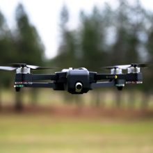 Seime pateiktos įstatymo pataisos, kurios leistų institucijoms pirkti dronus su kiniškais komponentais  