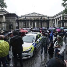 JK policija sulaikė vyrą, įtariamą sužalojus peiliu žmogų prie muziejaus
