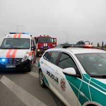 Po avarijos Vilniuje medikų rankose atsidūrė mopedą vairavęs 18-metis