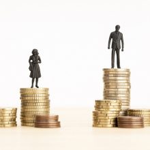 Apklausa: moterų lūkesčiai dėl pajamų mažesni nei vyrų