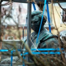Vilniuje stovėjusi P. Cvirkos skulptūra perduota Grūto parkui