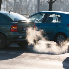 Iš aplinkosaugininkų siūloma atimti teisę dėl taršos tikrinti lengvuosius automobilius