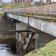 Kelių direkcija: įgriuvusio Kėdainių tilto remonto konkursas – iki metų pabaigos