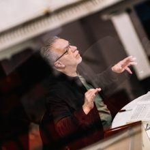 Profesionalas: J.Geniušas – tikras teatro dirigentas, gyvai reaguojantis į tai, kas vyksta scenoje, kuriantis gilų ryšį su orkestru ir solistais.