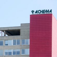 „Achema“ planuoja atleisti apie 5 proc. darbuotojų, už prastovas mokės 40 proc.