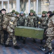 Į Ukrainą kariauti savanoriškai vyksta ir lietuviai: tokių gali būti jau keli tūkstančiai