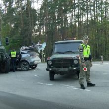 Vilniaus rajone susidūrė kariškių sunkiasvoris su lengvuoju automobiliu: yra nukentėjusių
