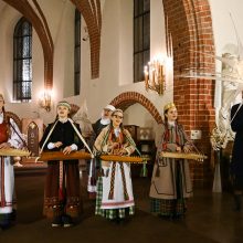 Tradiciniame advento koncerte „Už girių girių“ susipynė baltiškieji ir krikščioniškieji papročiai