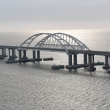 Ukrainai svarstant sugriauti Krymo tiltą, įniršo Rusija: grasina „paskutiniojo Teismo diena“