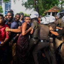Šri Lankos prezidentas po protestų prieš jį nori išvykti iš šalies