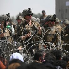 Afganistane tarnavęs karininkas: politikų žodžiai žudo karius