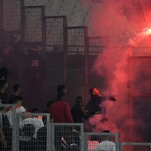 Per Marselio ir Stambulo futbolo kubų rungtynes nuo dūminių bombų nukentėjo trys policininkai