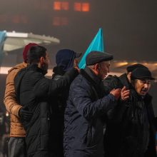 Kazachstano vyriausybė po neramumų nustatė suskystintųjų dujų kainų lubas