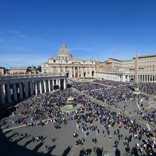 Vatikanas atnaujino 2018 metų susitarimą su Kinija dėl vyskupų skyrimo
