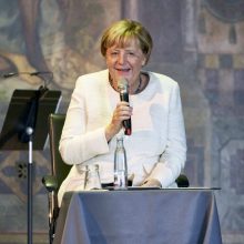 Buvusi Vokietijos kanclerė A. Merkel pelnė JT apdovanojimą už pabėgėlių globą