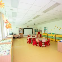 Patogiau: naujame darželyje įrengtas grindinis šildymas, rekuperacinė vėdinimo sistema, grindų danga specialiai pritaikyta patalpoms, kuriose yra mažamečių vaikų.