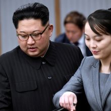Kim Jong Unas galimai susirgo COVID-19: sesuo kaltina Seulą sukėlus protrūkį jos šalyje
