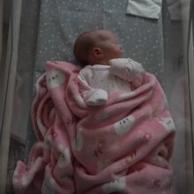 Ukrainoje dalis kūdikių gimsta ir bunkeriuose: nauja gyvybė mamoms suteikia vilties