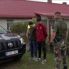 Migrantai pastebėti vaikštantys po Rūdninkų miestelį: gyventojai niršta – gyvenimas virto pragaru
