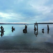 Skulptūros: tautodailininko Raimondo Uždravio iniciatyva Samylų skulptūrų parkas ant vandens pasipildė naujais kūriniais.
