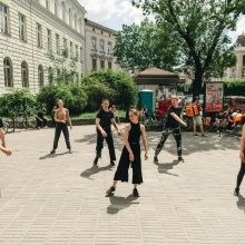 Šokis: kauniečiai „Nuepiko“ su kolegomis iš Lvovo sukūrė judesio performansą-ekskursiją.