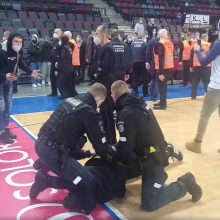 „Žalgirio“ fanus po rungtynių Klaipėdoje teko malšinti policijos pajėgoms