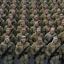 Rusija patvirtino, kad jos kariai atsisako kautis Ukrainoje