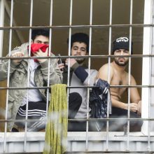 Keturis migrantus gabenusiam prancūzui – teismo kirtis: areštas ir tūkstantinė bauda