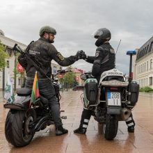 Su uniforma, ginklu ir ant motociklo: motošaulių žygis per Lietuvą