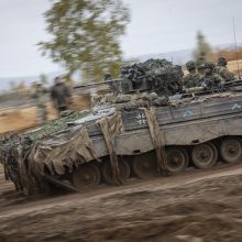 Pasibaigus tarptautinėms pratyboms karinė technika grįžta į Ruklą