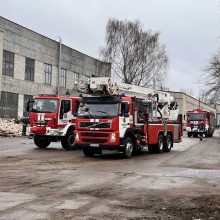 Medienos perdirbimo įmonėje Panevėžyje kilo gaisras: dega pjuvenos