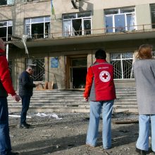 Raudonasis Kryžius siekia išsiaiškinti per karą Ukrainoje dingusių 23 tūkst. žmonių likimą